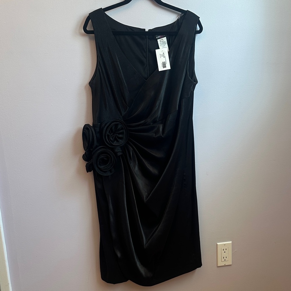 NWT Alex Evenings Cocktail Dress with Floral Detail